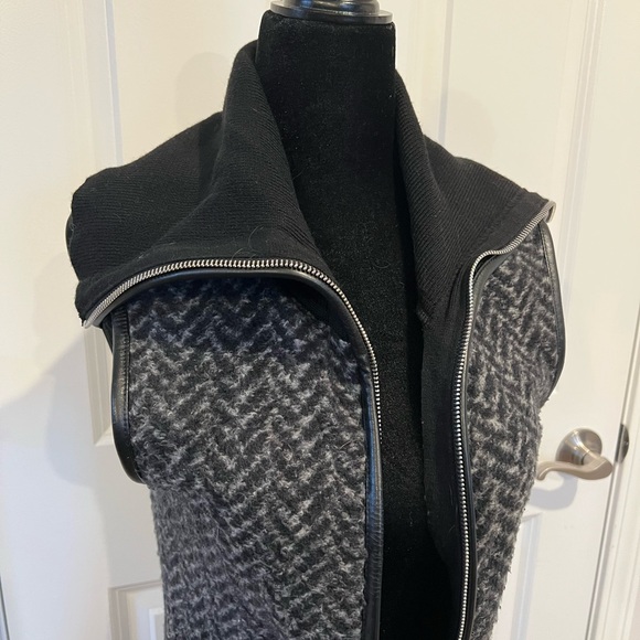 White House Black Market Black/Gray Herringbone Faux Fur/Leather Trim Vest-Small - Picture 3 of 9